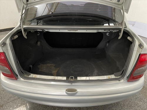 Imagem 13 de 14 de Corsa 1.0 Mpfi Classic Sedan Spirit 8v Flex 4p Manual