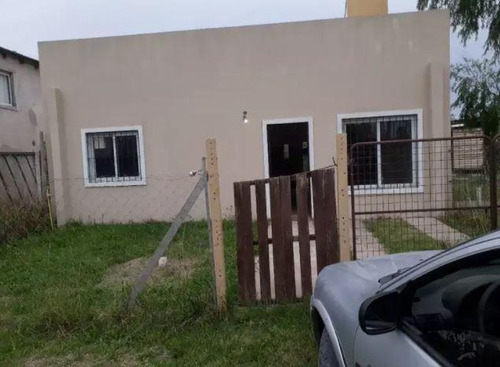 Casa Venta 2 Dormitorios 1 Baño 1 Cochera Jardin 82 Mts 2 Cubiertos Terreno 300 Mts 2 - Villa Parque Sicardi