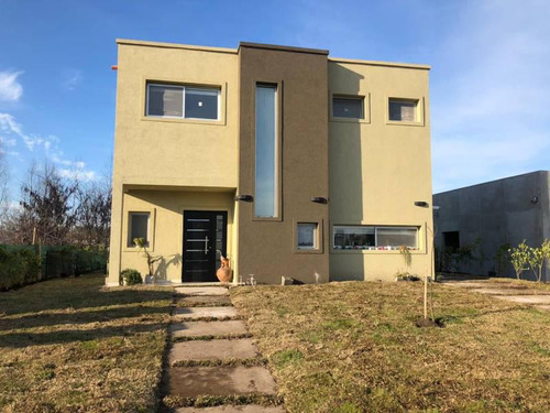 Casa  En Venta En La Cañada De Pilar, Pilar, G.b.a. Zona Norte