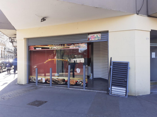 Imagen 3 de 14 de Local En Esquina. Av. Diaz Velez Y Mario Bravo.