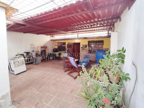 Amplia Casa En Venta Ubicada En Calle Tranquila Y Segura De El Paraíso Cabudare,gabriela C
