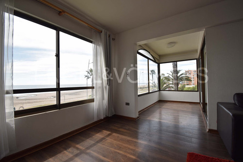 Venta, Amplio Departamento En Avda. Del Mar