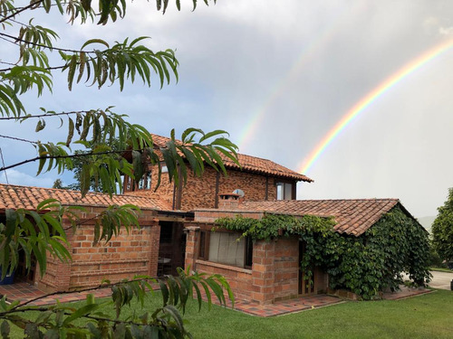 Finca Para La Venta En Ubicación Muy Privilegiada. 