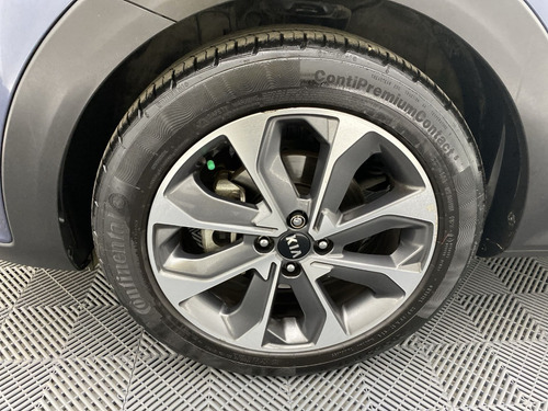 Imagen 23 de 25 de Kia Stonic Zenith Hybrid 1.0