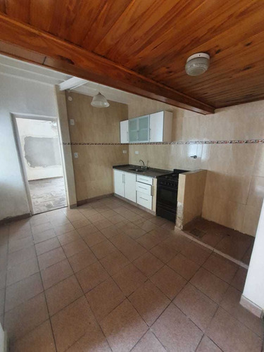 Imagen 3 de 11 de Venta De Ph En Palomar Con Patio Y Entrada Independiente.