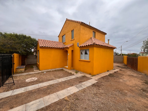 En Venta: Acogedora Casa De Dos Plantas En Peñuelas, Pje Di 