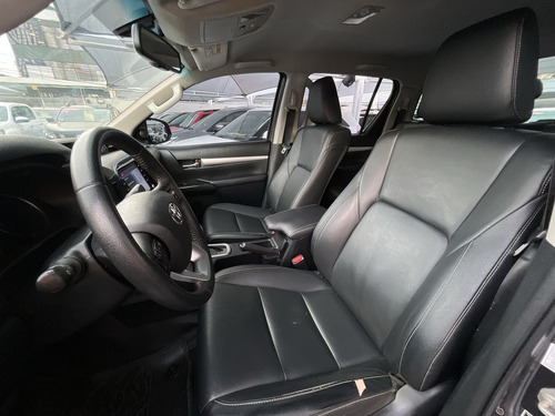 Imagem 11 de 12 de Toyota Hilux Cabine Dupla 2.8 Tdi Srv Cd 4x4 (aut)