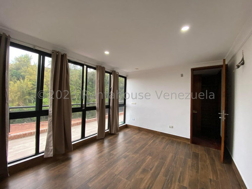 Apartamento Penthouse Dúplex Residencias Hacienda La Lagunita Con Pozo De Agua En Calle Cerrada En Venta En La Lagunita Calle P3-3 Caracas