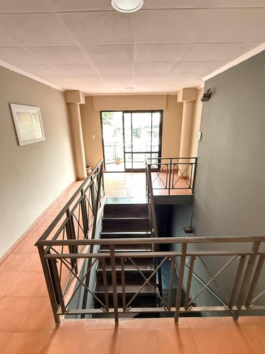 Oficina Av. Aconquija. 1er Piso. Zona Bancaria