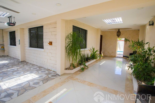 Casa · 4 Recámaras · Alberca · Centro · Sm12 · 350m2