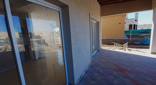 Imagen 24 de 28 de Casa En Venta En San Ramiro - Pilar Del Este