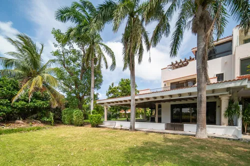Casa En Venta Y Renta En Pok Ta Pok, Zona Hotelera, Cancún