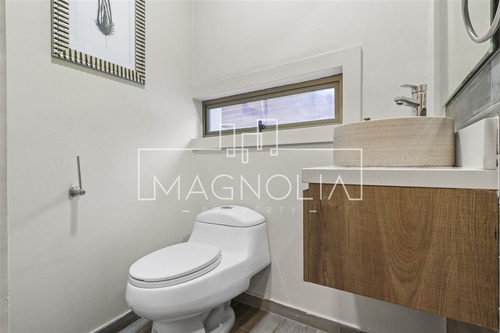Casa En Arriendo De 6 Dorm. En Las Condes