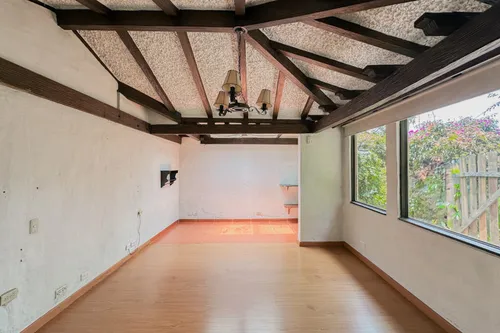 Casa En Venta En Niza. Cod V7417