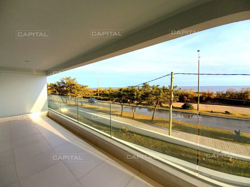 Imagen 2 de 20 de Apartamento Frente Al Mar En Venta Dos Dormitorios Y Servicio - Punta Del Este Mansa