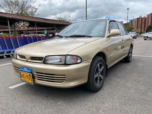 Mitsubishi Lancer 1.3 Gl 4 p