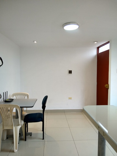 Imagen 23 de 25 de Minidepartamento En San Borja, Departamento En San Borja, Departamentos En San Borja, En Avenida Rosa Toro Cuadra 9 Cruce Con Canada Cuadra 35, Excelente Zona Comercial Todo A La Mano