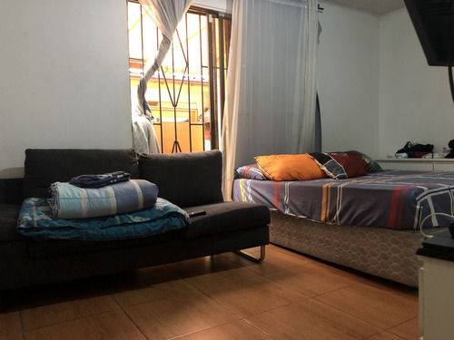 Vende 2 Casas Total 6 Dorm, 3 Baños, 2 Cuadras Metro El Bosq