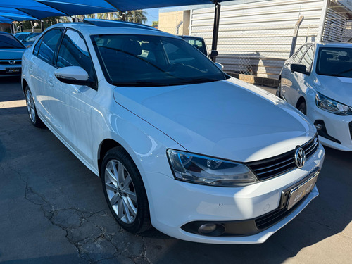 Volkswagen Jetta 2.0 Comfortline Flex 4p Automática