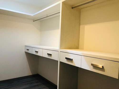 Residencia De Super En Puerta De Hierro Dentro De Coto