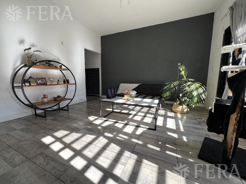 Venta De Casa 4 Ambientes Con Cochera Y Jardin En Wilde