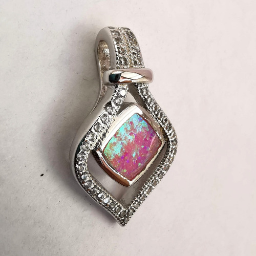 Imagen 2 de 3 de Dije Con Opalo De Fuego Rosa Y Zirconias En Sf De Plata .925