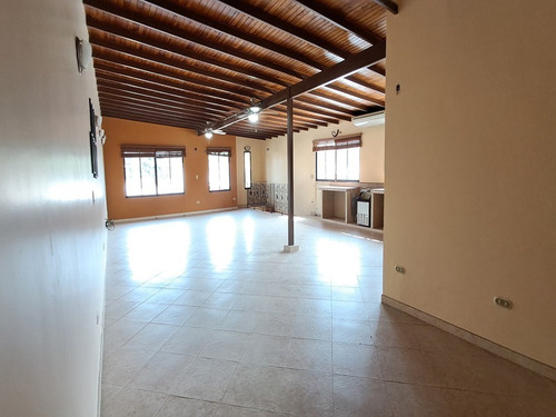 Vende Casa Urbanización Los Sauces. V.l.