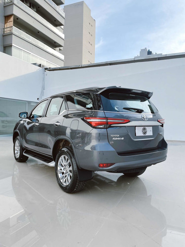 Imagen 4 de 18 de Toyota Sw4 Srx At 0km 2022