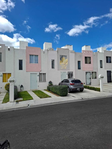 Casa En Venta De 2 Recámaras En Ciudad Del Sol Queretaro