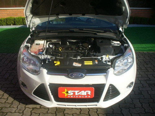 Ford Focus Sedan 2.0 Titanium Aut. Flex 2015