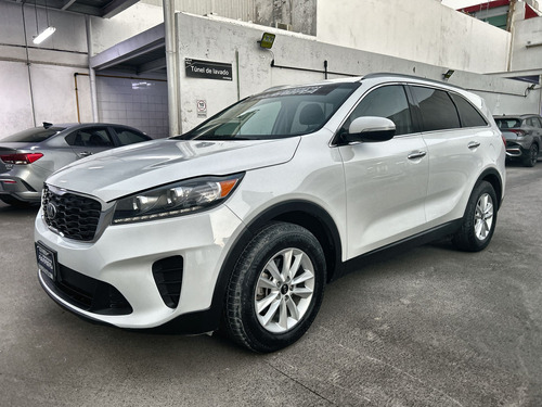 Kia Sorento 2.4 L4 LX Tela 7 Pasajeros At