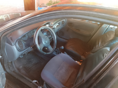 2mégane Gnc/nafta 2005
