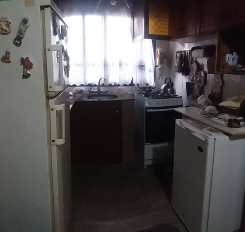 Atención Inversionistas!!! 2 Apartamentos En Un Mismo Padron, 1, De 2 Dormitorios, Li./com, Coc. C/oficce Y Baño. Otro; Liv/com, 1 Dorm, Kitchenette, Baño Y Lindo Patio!!! Documentacion En Regla