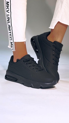 Zapatilla Toda Negra Camara Lady Stork Comoda Sport Tiziana