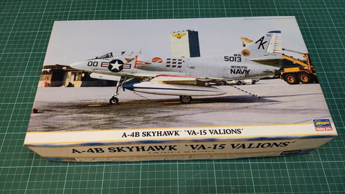 Douglas A-4b Skyhawk - Va-15 Valiosn - Hasegawa (1/48) (Usado)