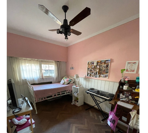 Imagen 20 de 25 de Mitre 1463, Entre Drummond Y Av. Espora, Adrogué Chalet De Estilo Distribuido En Dos Plantas Y Desarrollado Sobre Doble Lote En Inmejorable Ubicación