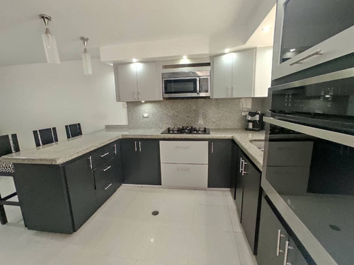 Imagen 16 de 26 de Casa Moderna Ubicada En La Urbanización Santa Fe De Caneyes Ec