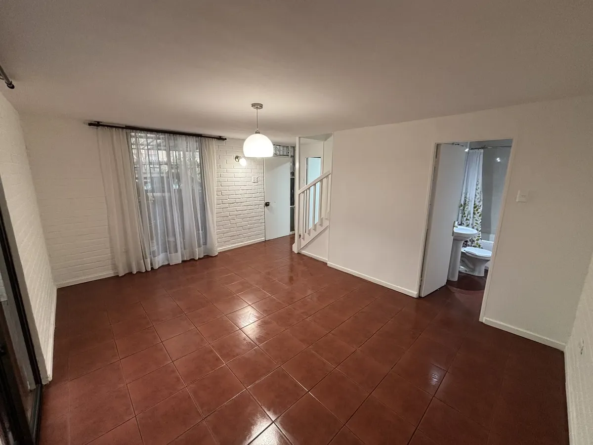 Imagen 4 de 17 de Casa Remodelada A Pasos Del Metro, Jardín Y Estacionamiento.