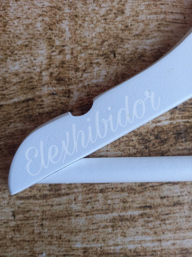 Imagen 4 de 4 de Percha Madera Blanca Laqueada Importada Bebe 26 Cm X 50 U