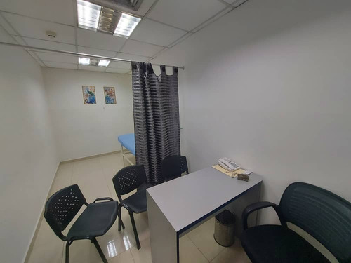 Imagen 5 de 26 de Centro Médico En Venta En El Centro De Maracay