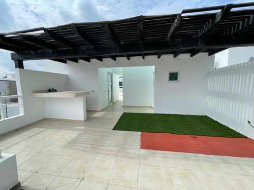 Imagen 25 de 30 de Casa En Venta En Juriquilla Con Alberca Propia