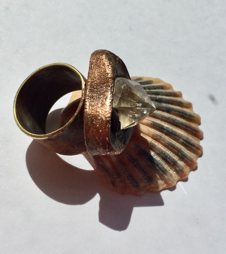 Imagen 2 de 6 de Anillo De Piedra Natural Cuarzo Cristal, Bronce Y Cobre