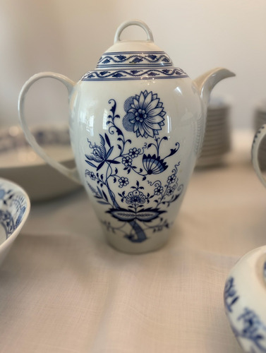 Juego De Vajilla Thun - 119 Piezas De Porcelana Azul Modelo De La Cebolla (Usado)