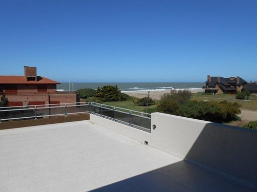 Casa De 4 Ambientes Con Piscina In-out Pinamar