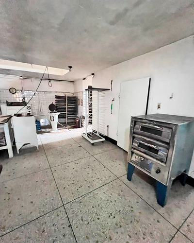 En Venta: Fondo De Comercio Panadería En Esquina Céntrica Concurrida Av. Ayacucho, Maracay Aragua