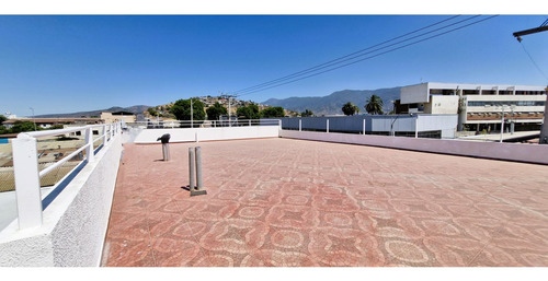 Gran Propiedad Comercial En Quillota, 800 M2., Con 2 Dptos.,
