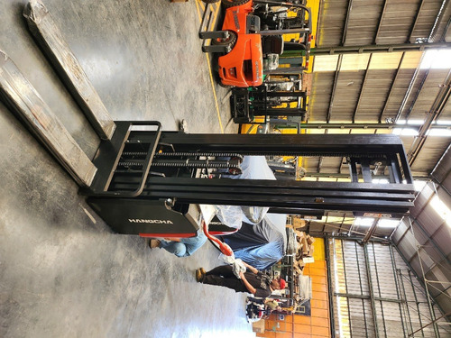 Apilador Electrico Hangcha De 1.5 T Y 2.0 T Finan Un Año