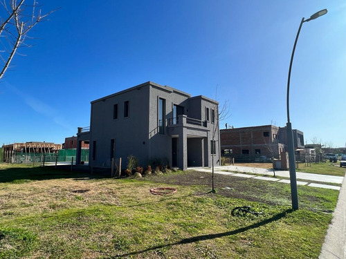 Imagen 2 de 30 de Casa - 3 Dorm - Pileta - Araucarias
