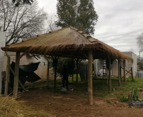 Quinchos De Paja,sombrillas,pérgolas