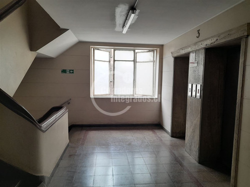 En Paseo Bulnes, 10 Privados, 4 Baños, La Moneda